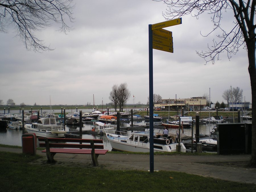 File:Jachthaven Culemborg Nederland.JPG