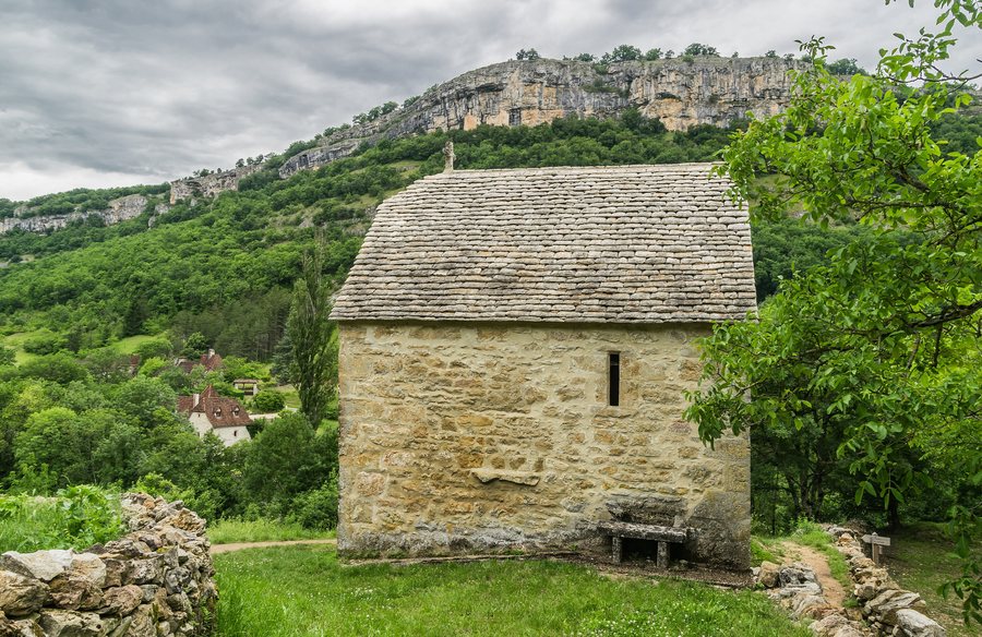 File:Saint Roch chapel in Autoire 03.jpg