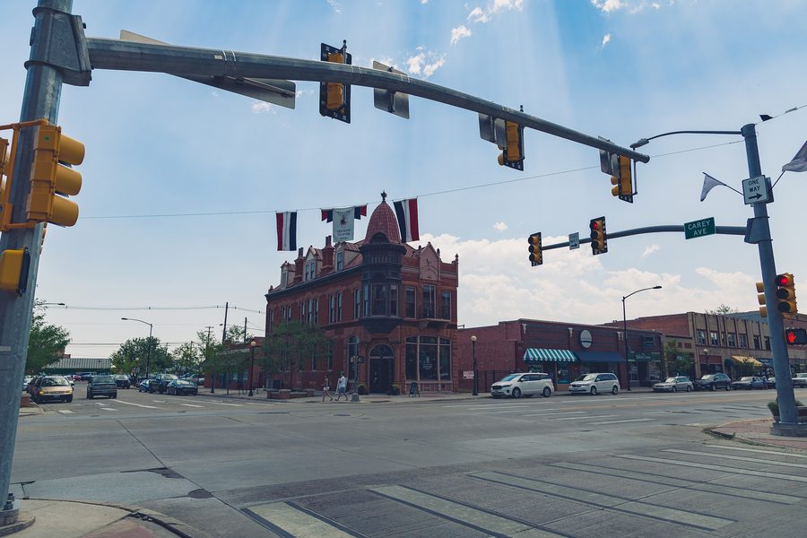 Историческое здание Tivoli Building в центре Чейенна, штат Вайоминг