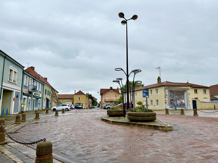 File:Mably - place de Verdun.jpg