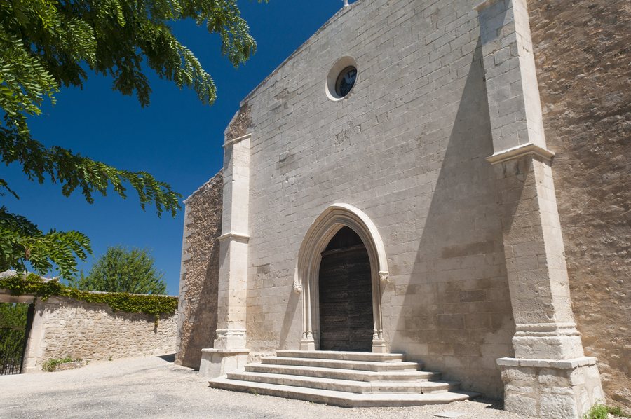 File:Church in Ménerbes, Provence, France.jpg