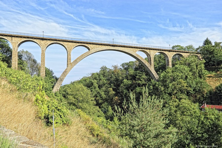 File:Viaduc de Pélussin (9921415505).jpg