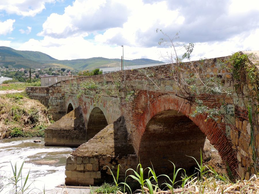 Puente de Piedra в Сан-Антонио-де-ла-Каль, Оахака