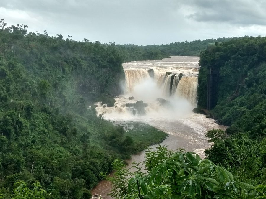 Saltos del Monday sobre el río Monday en Presidente Franco, Alto Paraná, Paraguay