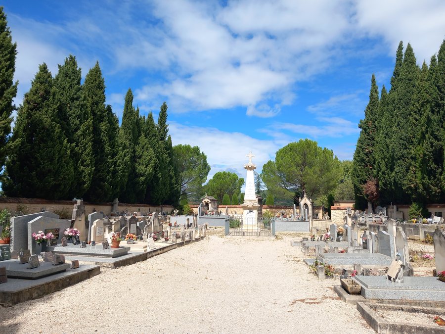 File:Cimetière de Saint-Pierre-de-Vassols.jpg
