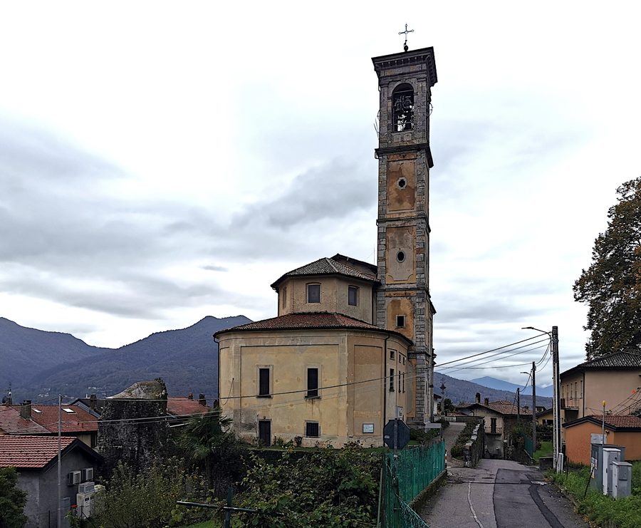 Церковь Santa Maria Annunciata в Bosco Valtravaglia, населенном пункте Монтегрино Вальтравалья