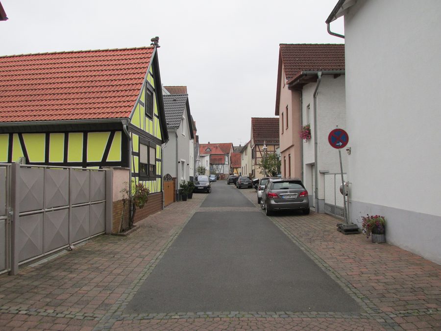 Вид с Kirchgasse на Schäfergasse в Ниддердорфелдеn