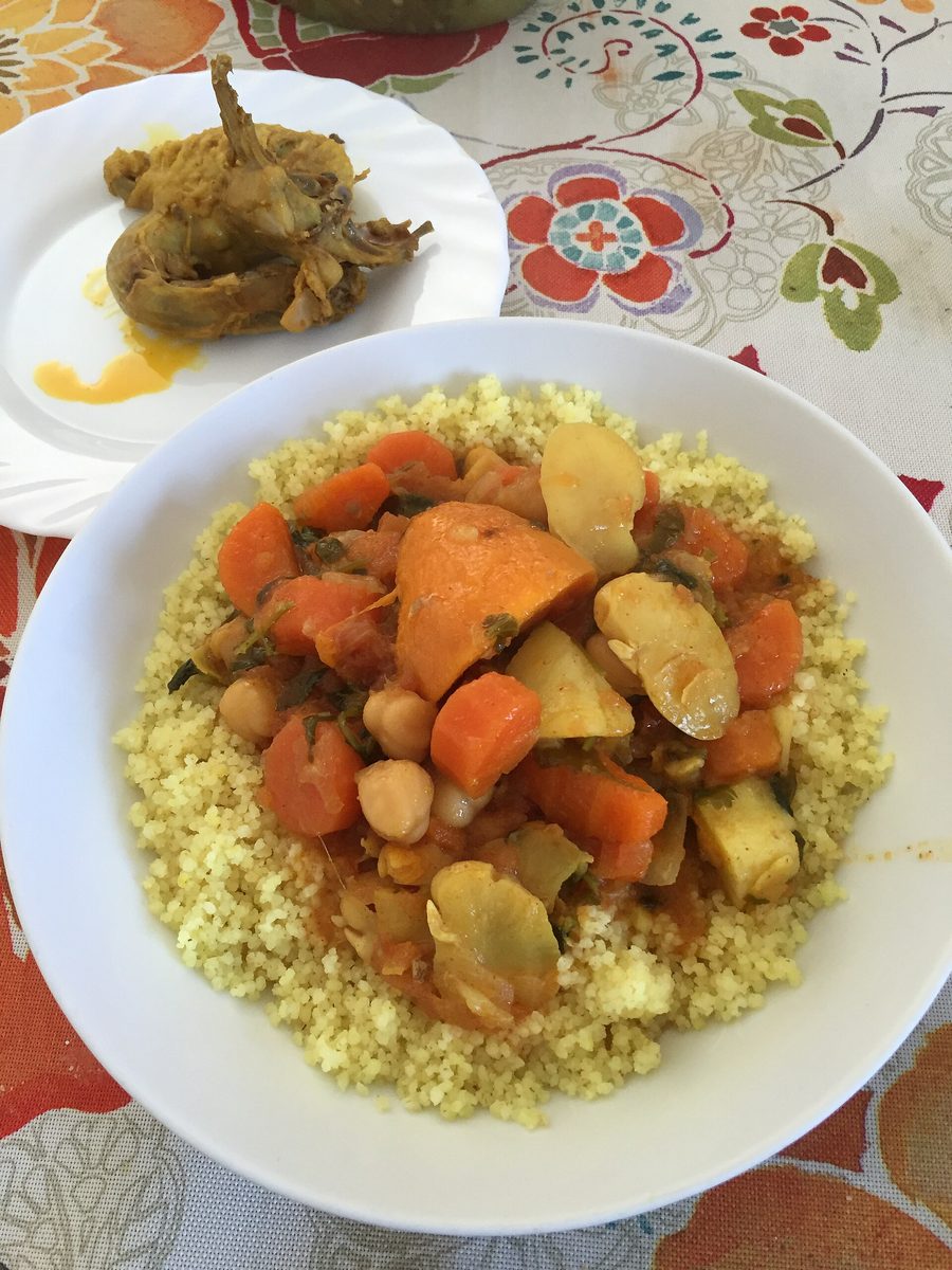 Алжирский кускус с овощным супом и курицей