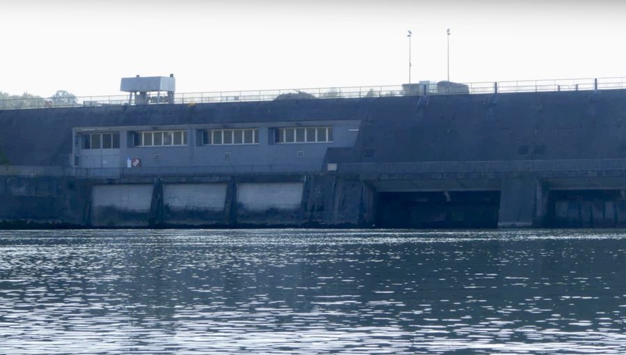 Плотина № 19 на Лехе у Schwabstadl в районе Landsberg am Lech, вид снизу по течению