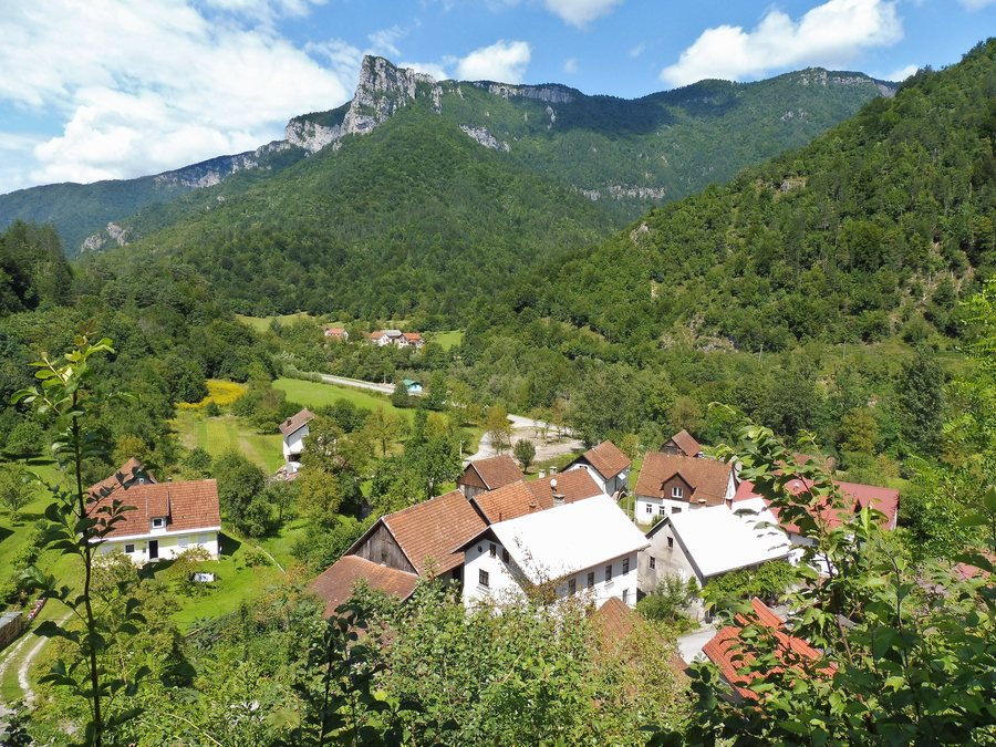 File:Turke od crkve.jpg