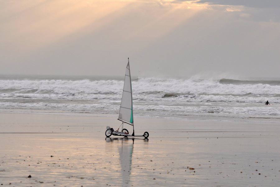 File:LE GRAND VILLAGE PLAGE OLERON ISLAND (15319809743).jpg