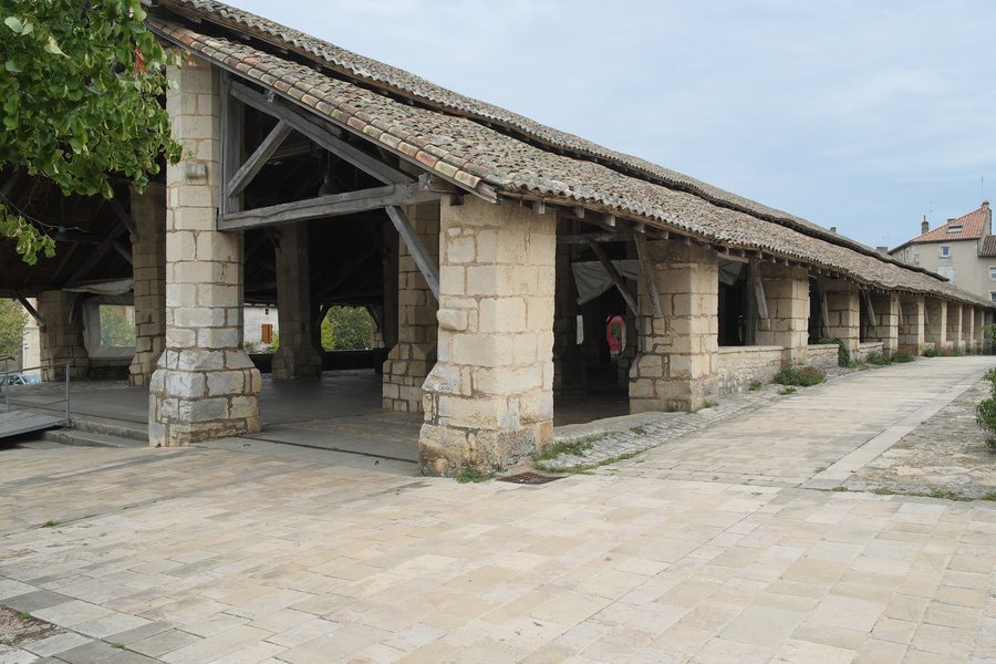 File:Couhé (86) Halles 526.jpg