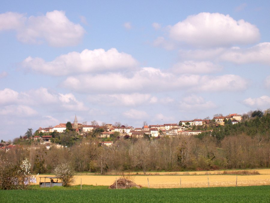 File:Montesquiou, Gers.JPG