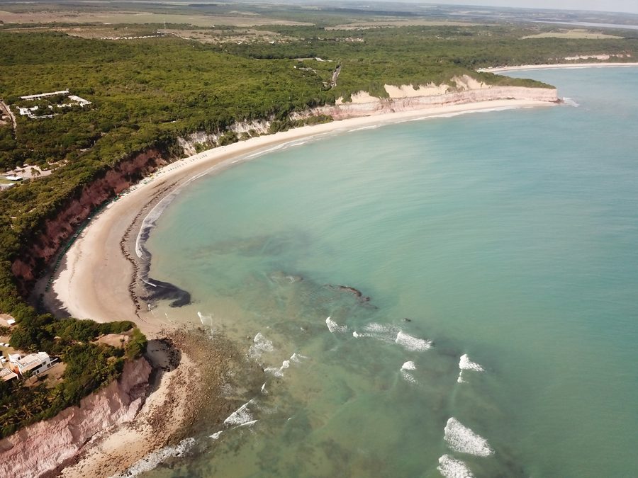 Аэрофотоснимок Baía dos Golfinhos у Pipa с бухтой, пляжем и береговой линией