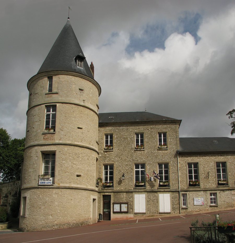 File:Trie-Château - Château (2).jpg