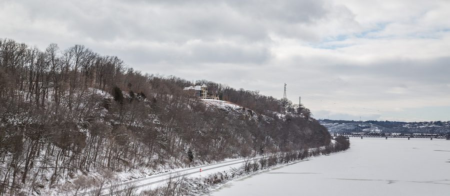 Blick auf den Mississippi River bei Dubuque von der Dubuque-Wisconsin-Brücke