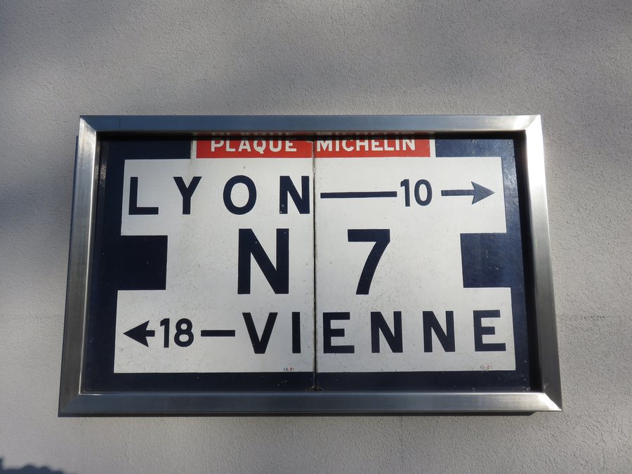 File:Feyzin - Ancienne plaque Michelin RN7 (avr 2019).jpg