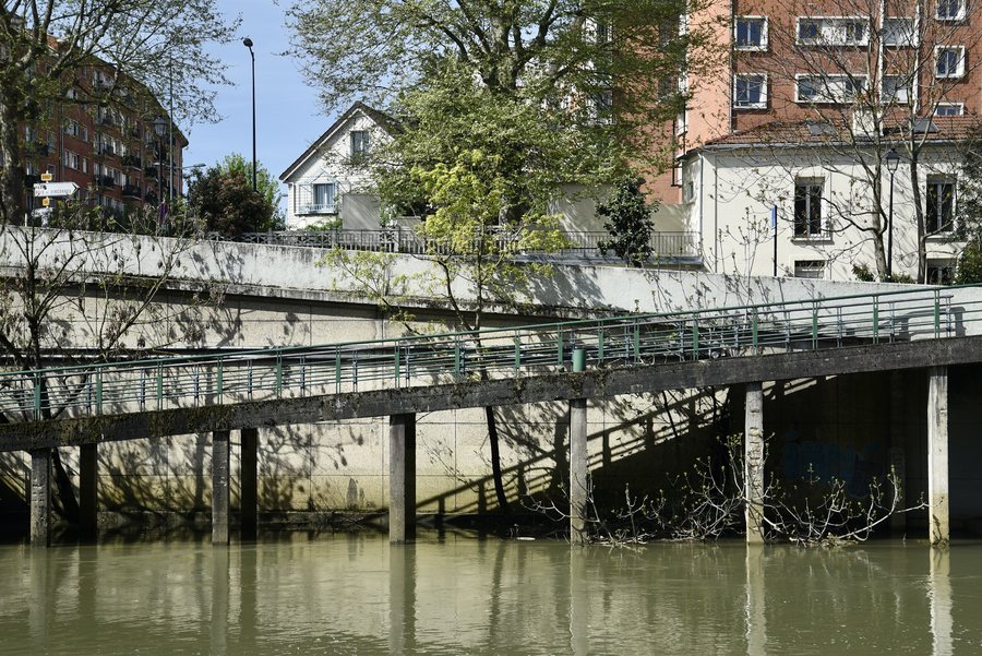 File:Bords De Marne, Joinville-le-Pont, France.jpg