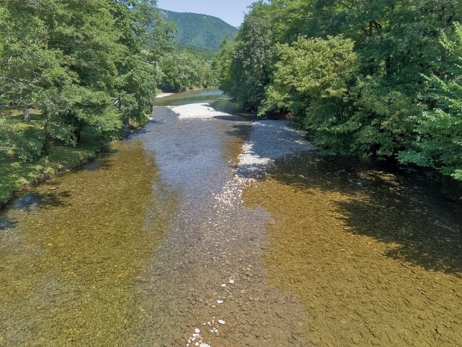 File:View of Kupica from bridge between Brod na Kupi and Zamost Brodski 01.jpg