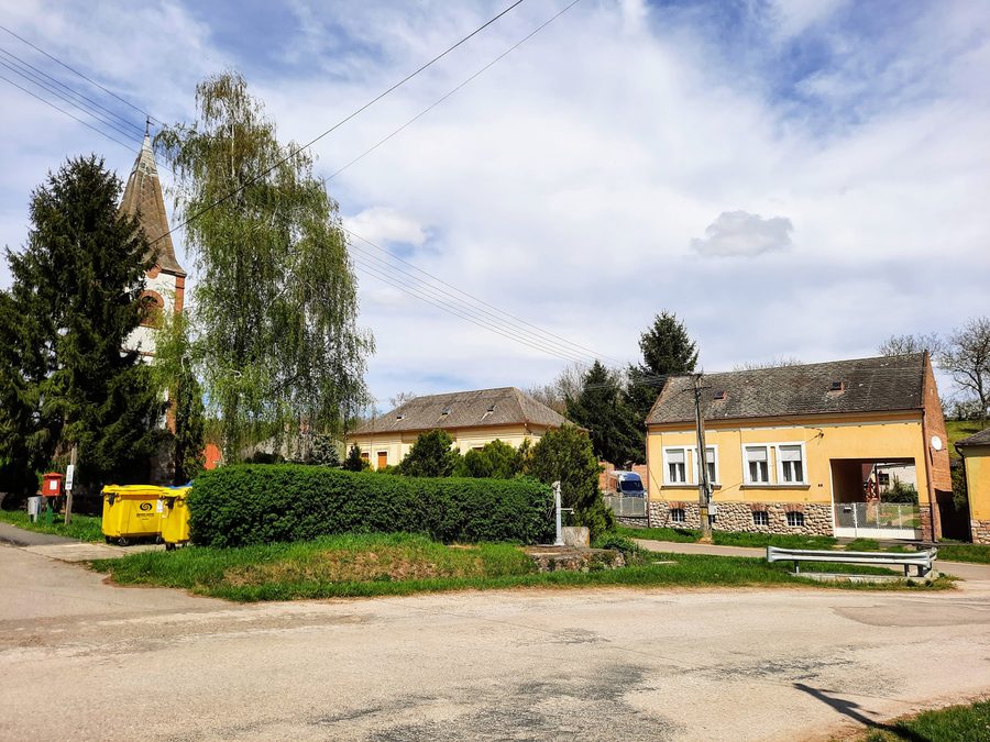Регенье, центр деревни