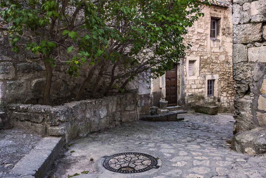 File:Street in Les Baux-de-Provence cf01.jpg