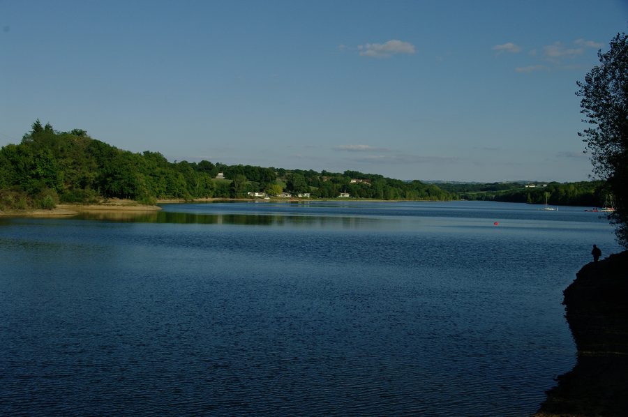 Landschaft am Lac de la Roucarié im Tarn