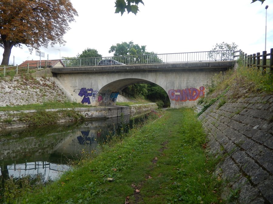 File:FR 17 Périgny - Canal de Rompsay.JPG