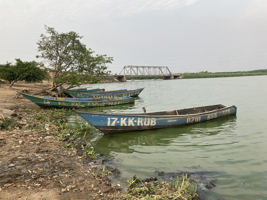 Kanus auf dem Kazinga Channel im Kasese District in Ugandas Western Region