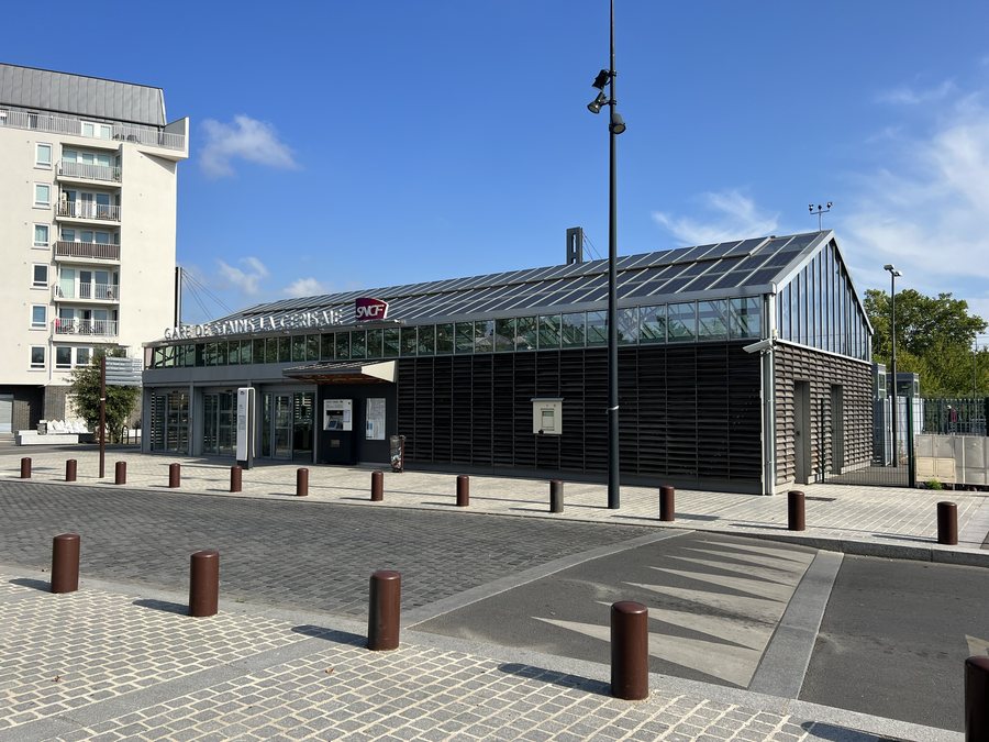 File:Station Stains Cerisaie Tramway IdF - Stains (FR93) - 2022-08-15 - 3.jpg