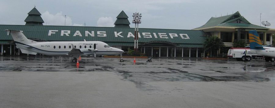 Beechcraft 1900D в аэропорту Франс Кайсиепо в Биаке