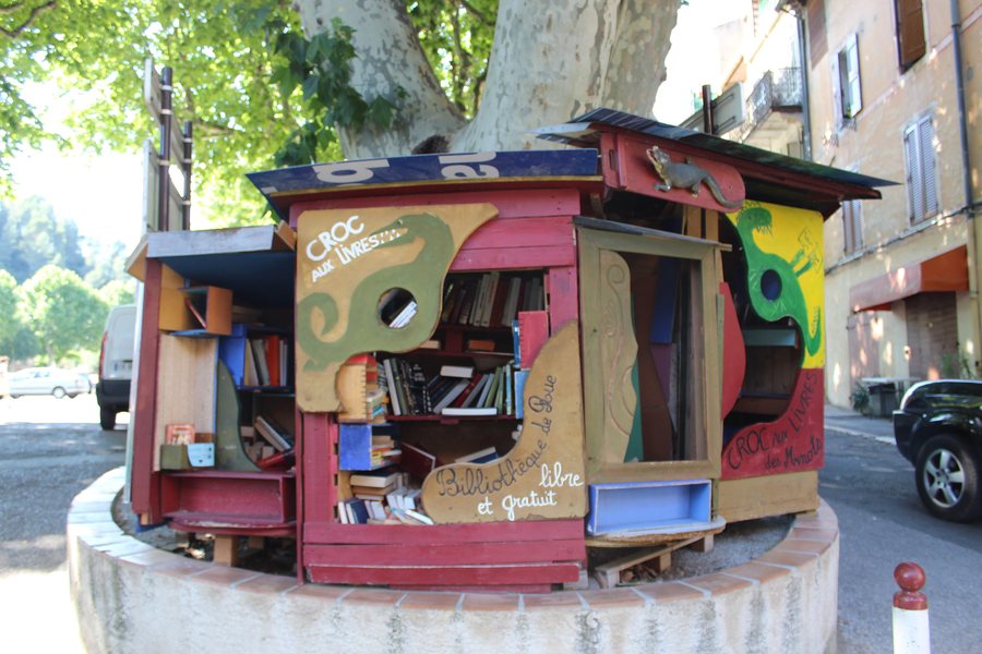 File:Boîte à lire à Barjols - Var-France.jpg
