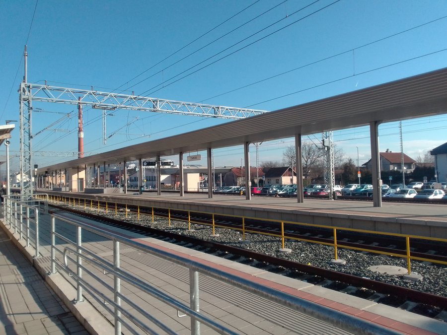File:Zabok station.jpg