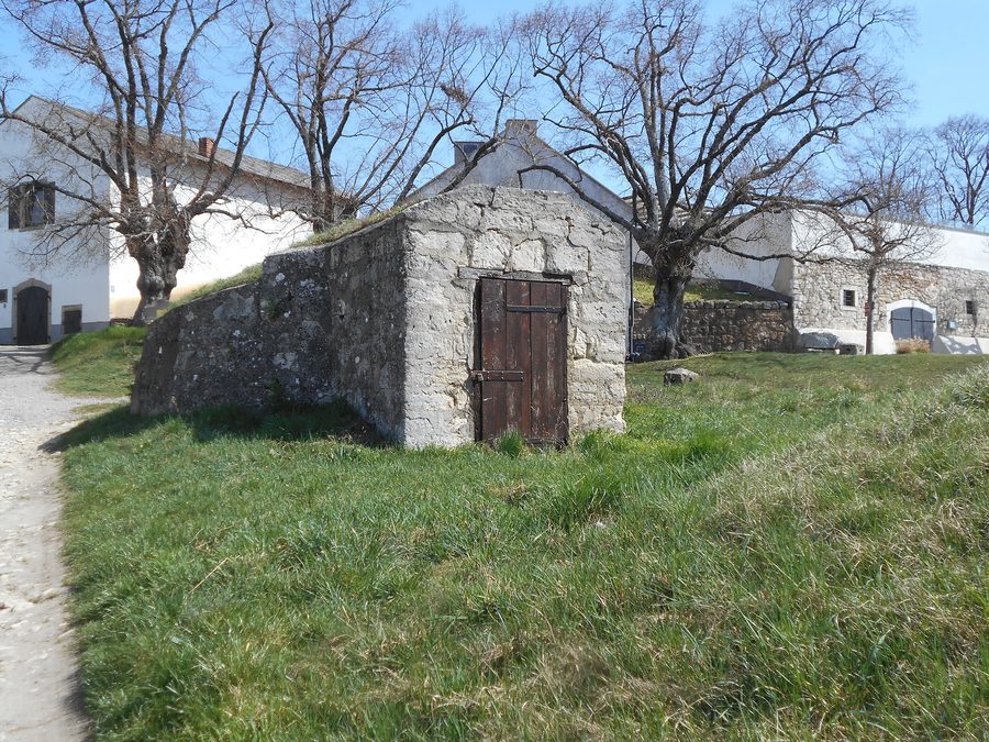 Погребная улица Kellergasse в Винден-ам-Зе