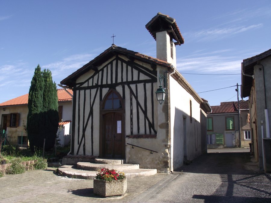 File:Chapelle et impasse Saint-Jean (Miélan, Gers, France).JPG