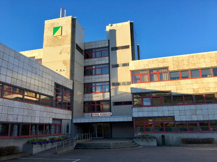 Здание муниципалитета Раны на Рёдхусплассен в Мо-и-Рана