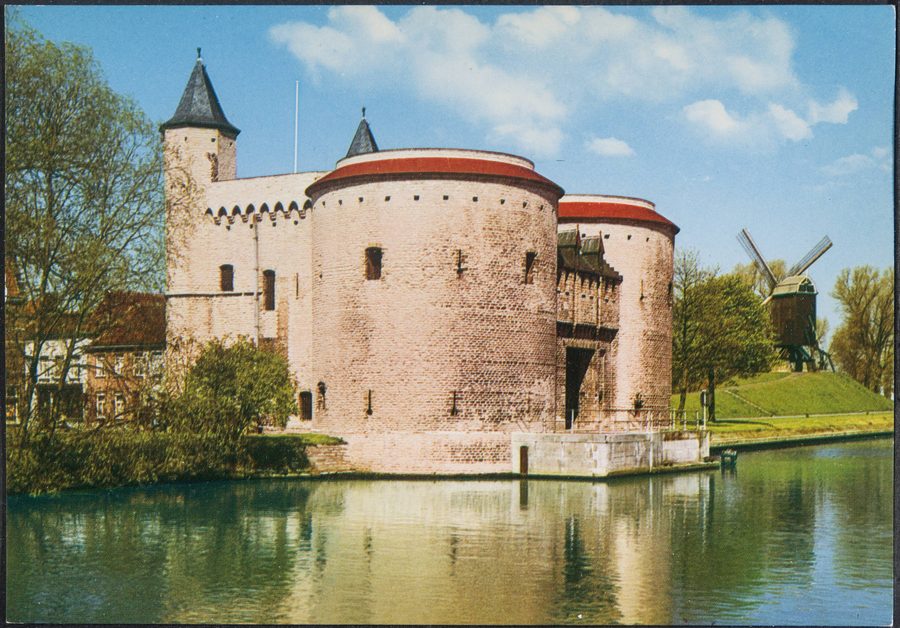 Kruispoort, исторические городские ворота Брюгге