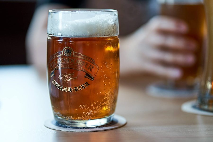 Келлербир пивоварни Schlossbrauerei Reckendorf в Верхней Франконии