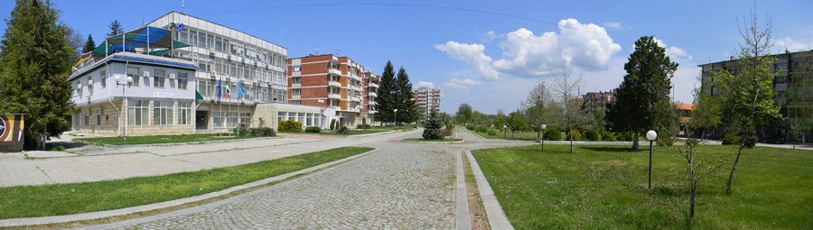 Здание муниципалитета и часть центра Стражицы