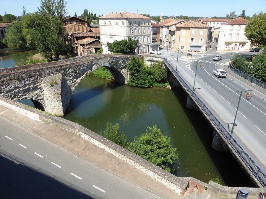 File:New and old bridges in Graulhet, France.jpg