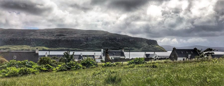 Stein und Loch Bay auf der Isle of Skye