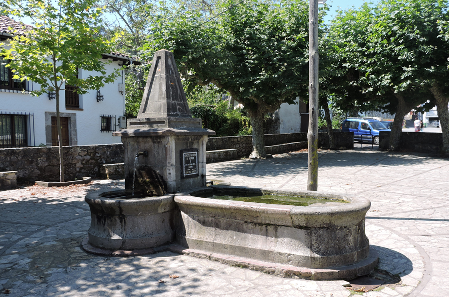 File:Naves fuente.png