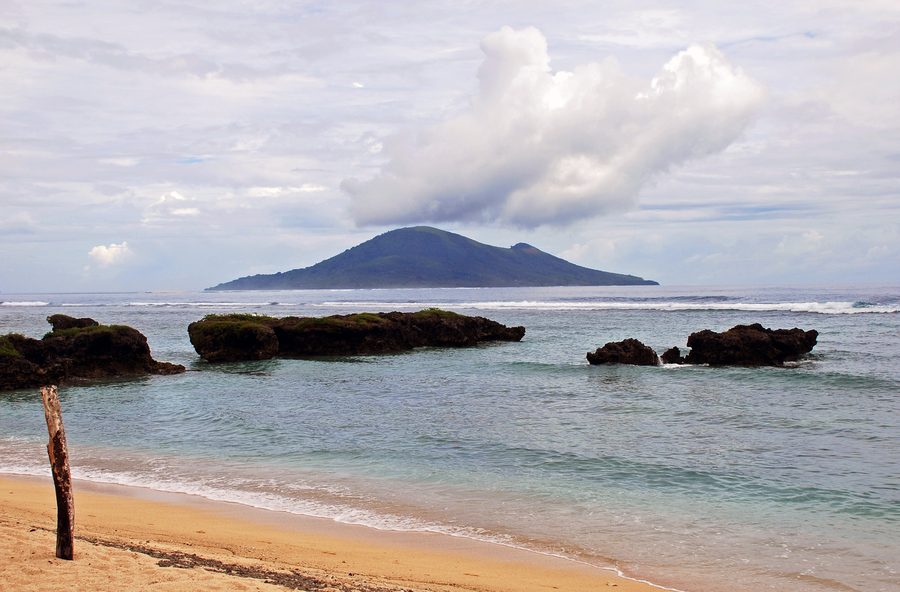 Blick von Matarisu auf die Insel Emao vor Efate in Vanuatu