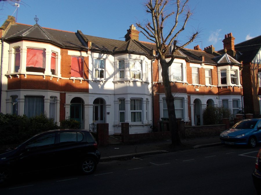 File:Lenham Road, Sutton, Surrey, Greater London (2).JPG