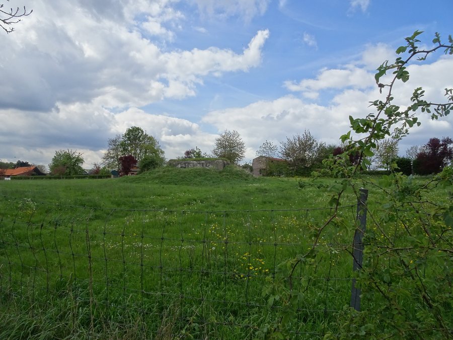 File:Blockhaus entre Bouvines et Sainghin-rn-Mélantois (2).jpg