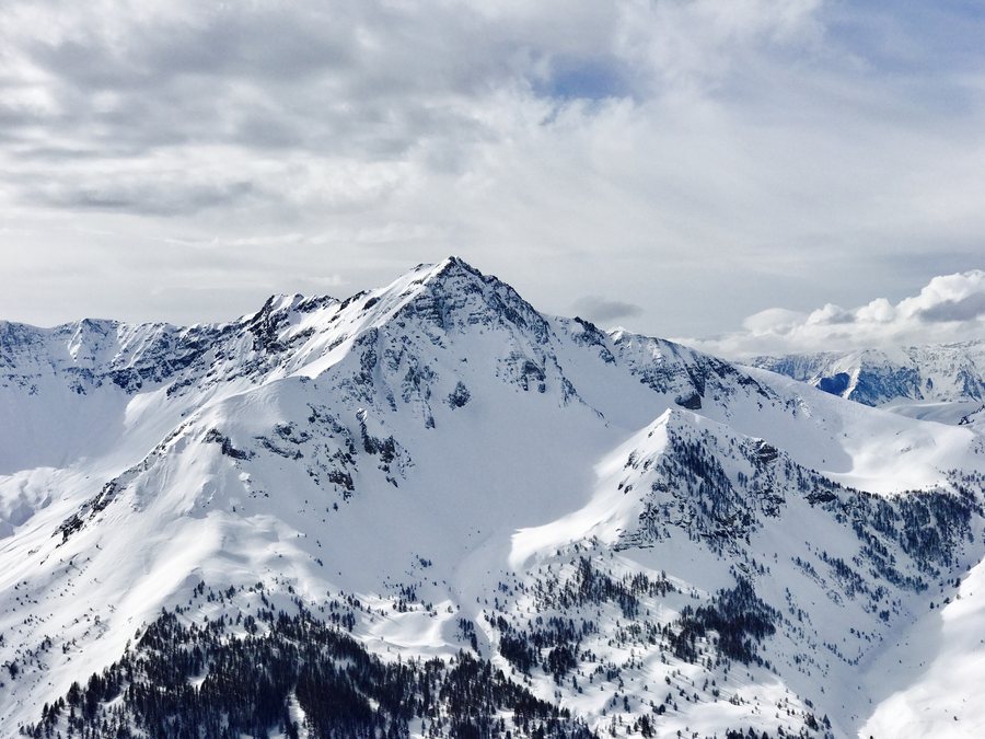 File:Sharp mountain peak near Auron resort (Unsplash).jpg