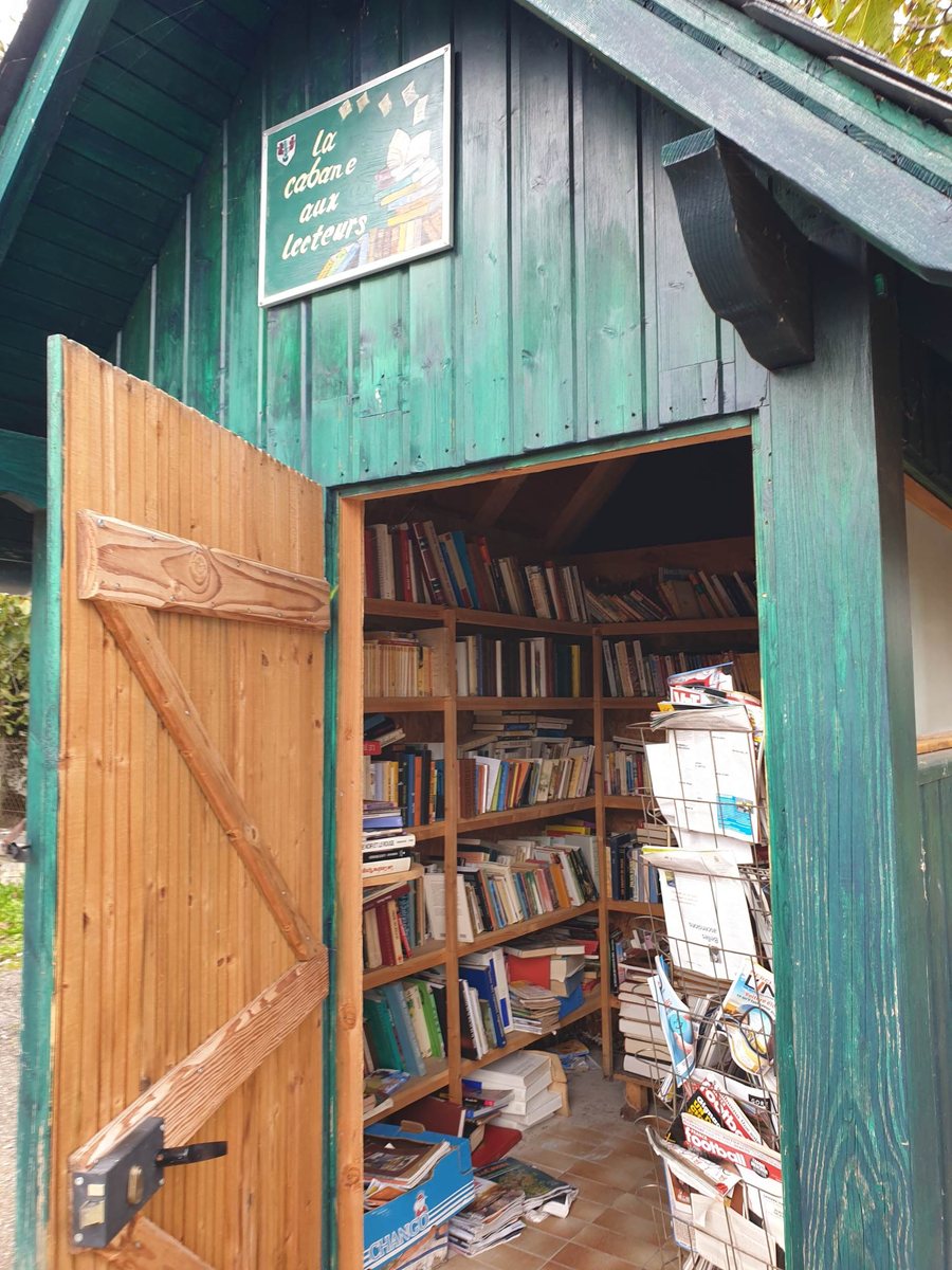 File:La Chapelle-Saint-Géraud - ancienne bascule - boîte à livres.jpg