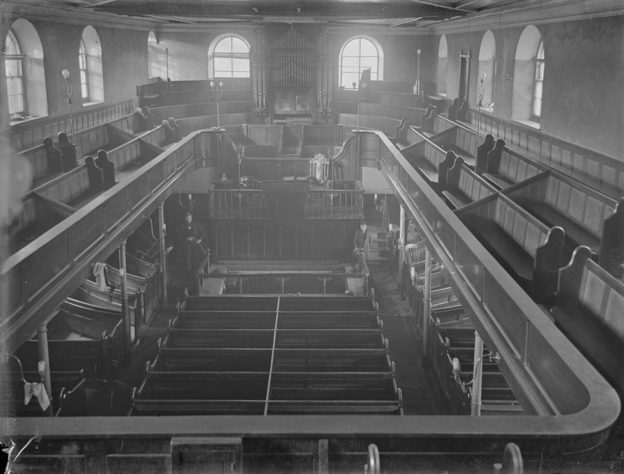 File:Blaenau Gwent Baptist Chapel, Abertillery (4785933).jpg