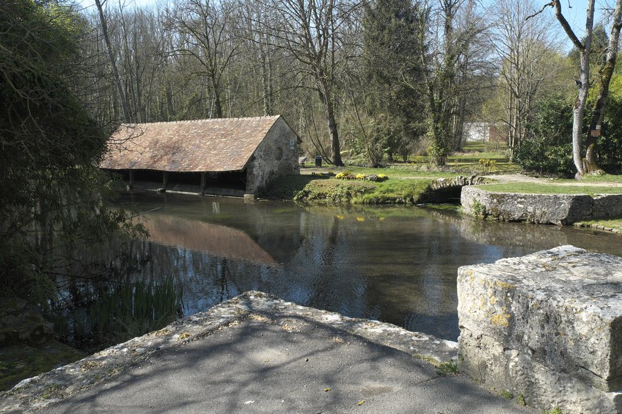 File:Méréville (Essonne) Lavoir 679.jpg