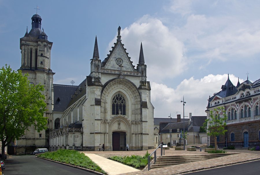 File:Beaufort-en-Vallée (Maine-et-Loire). (8959575990).jpg