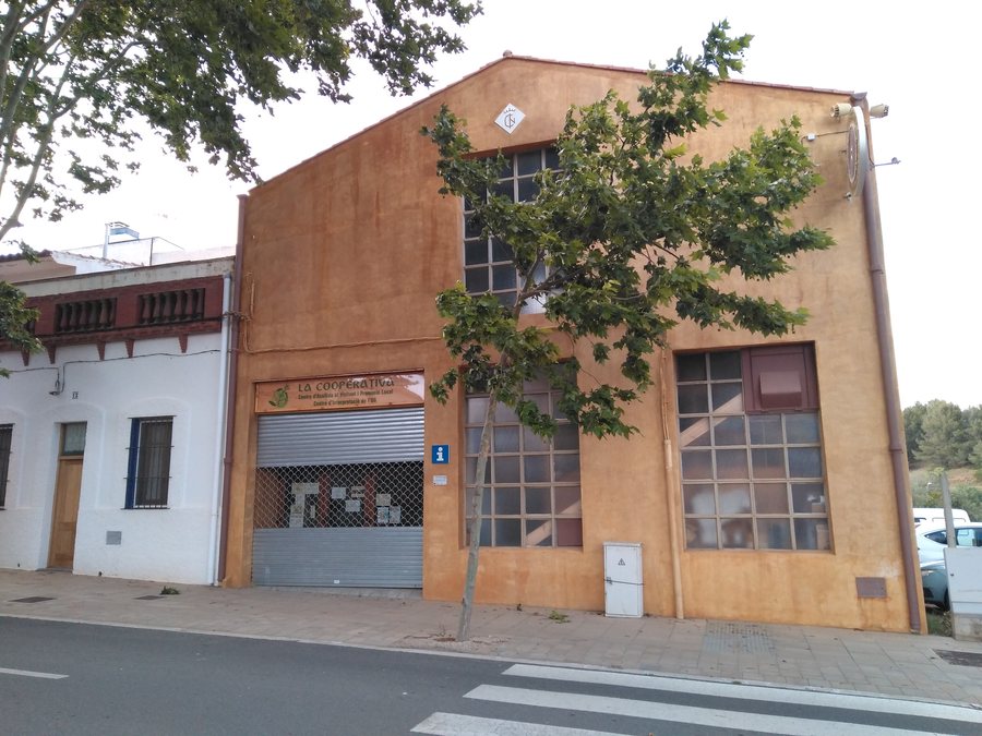 File:Antiga Cooperativa de Vilanova d'Escornalbou 02.jpg